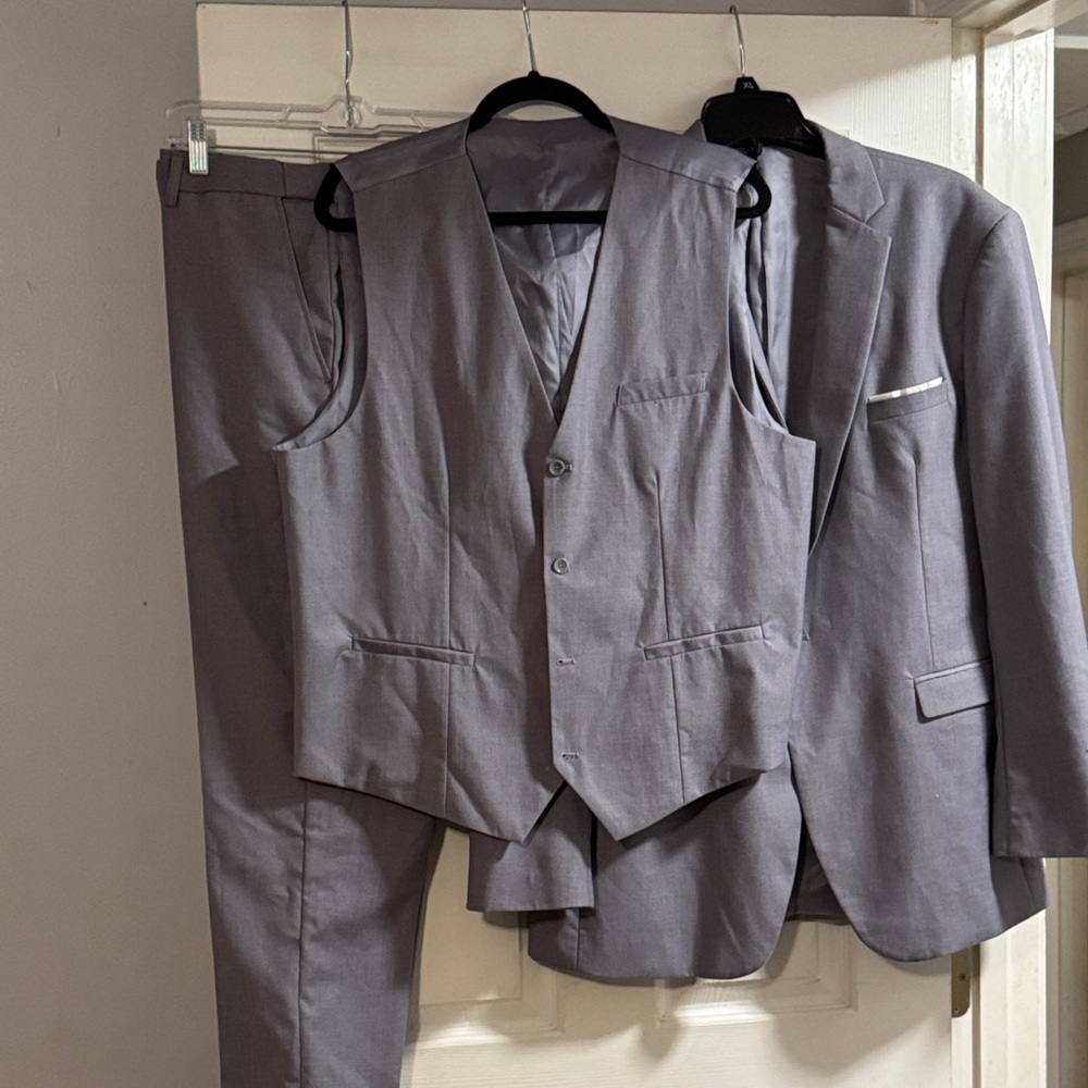 Amazon Men's Light Gray Three-Piece Suit - Jacket Vest & Pants